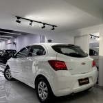 Chevrolet / Onix Joy 1.0 Hatch Branco Chevrolet / Onix Joy 1.0 Hatch Branco